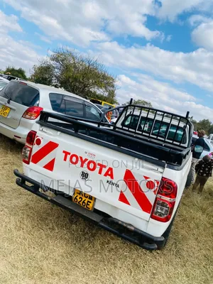 Toyota Hilux 2014 White