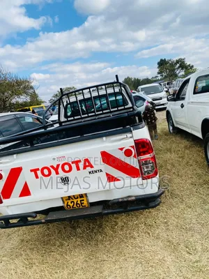 Toyota Hilux 2014 White