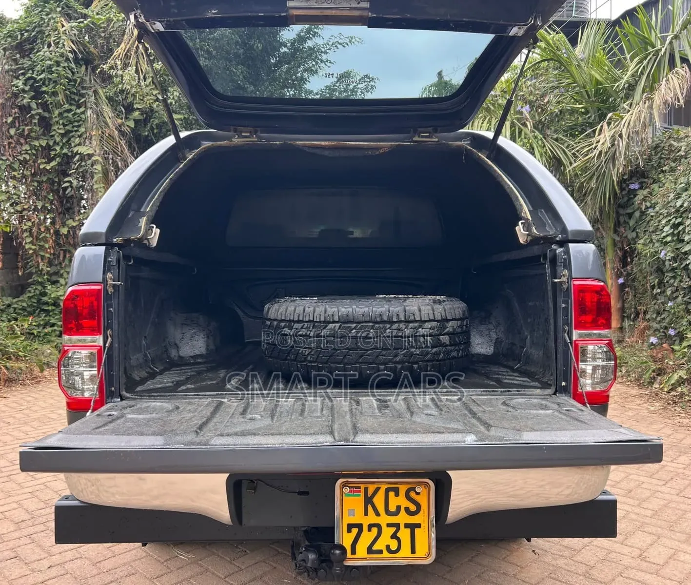 Toyota Hilux 2012 Gray