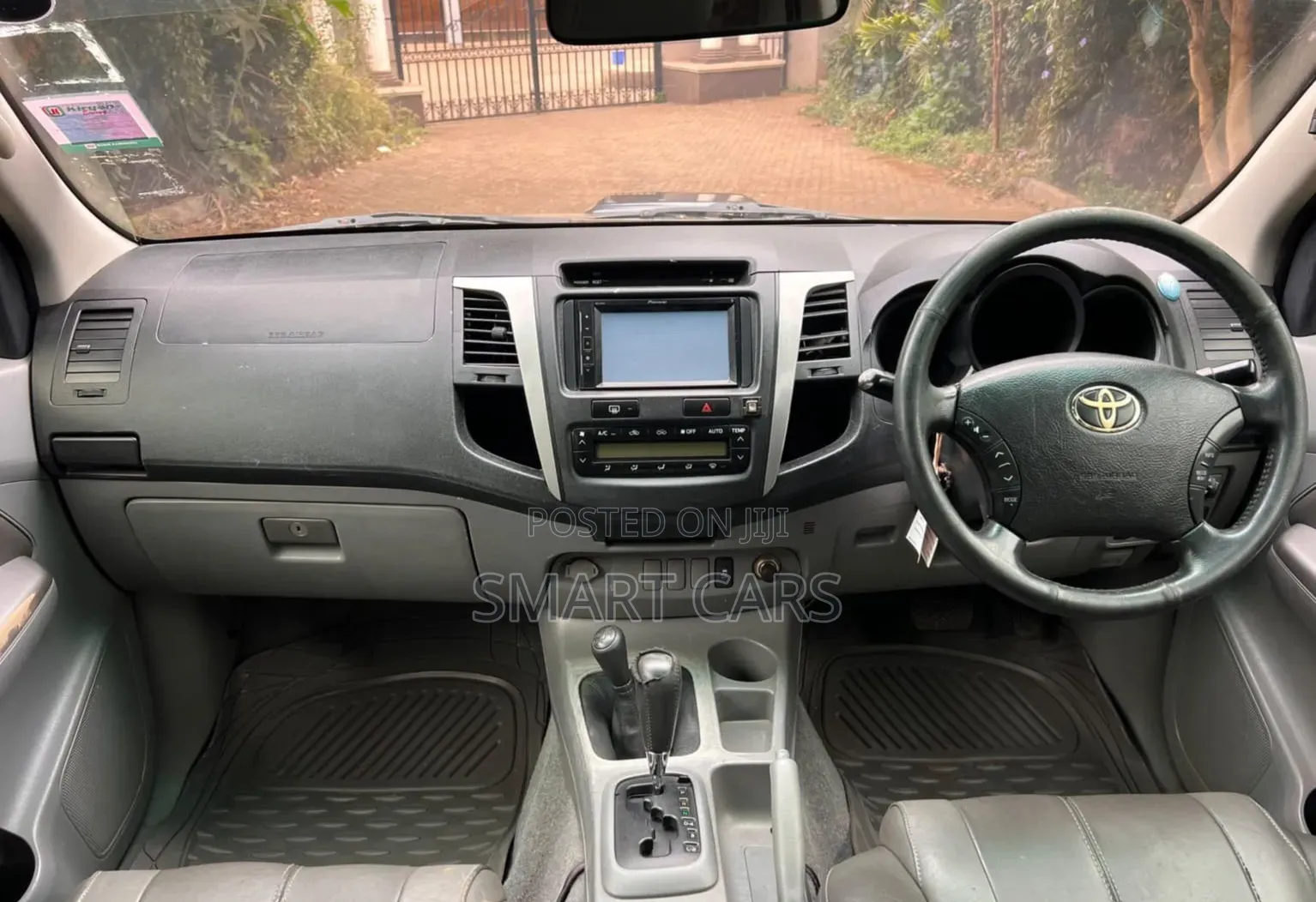 Toyota Hilux 2012 Gray
