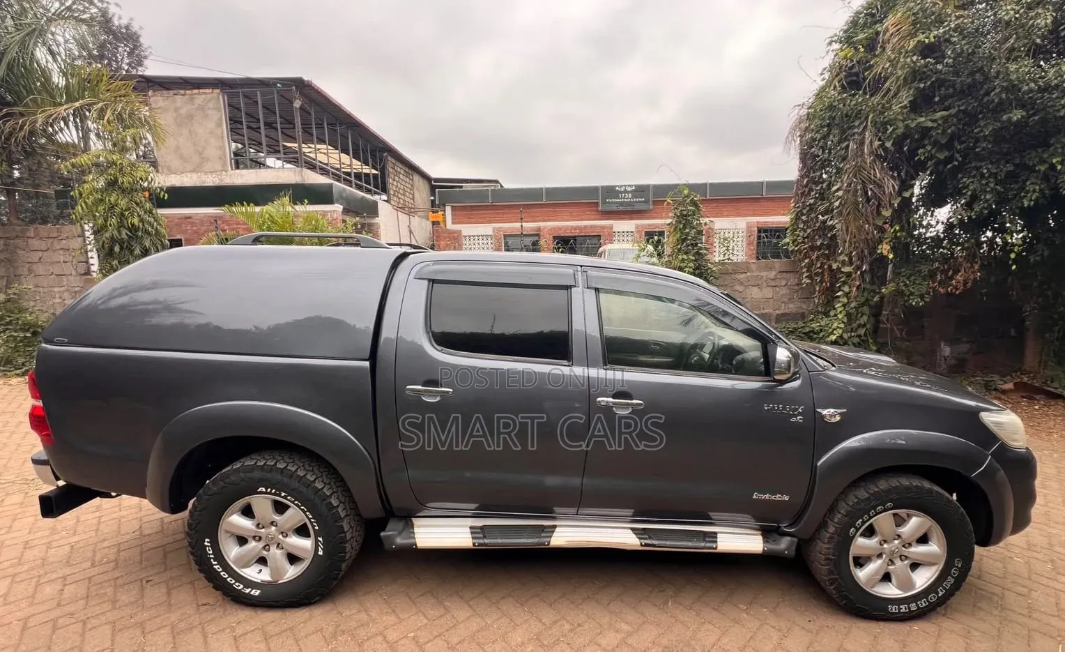 Toyota Hilux 2012 Gray