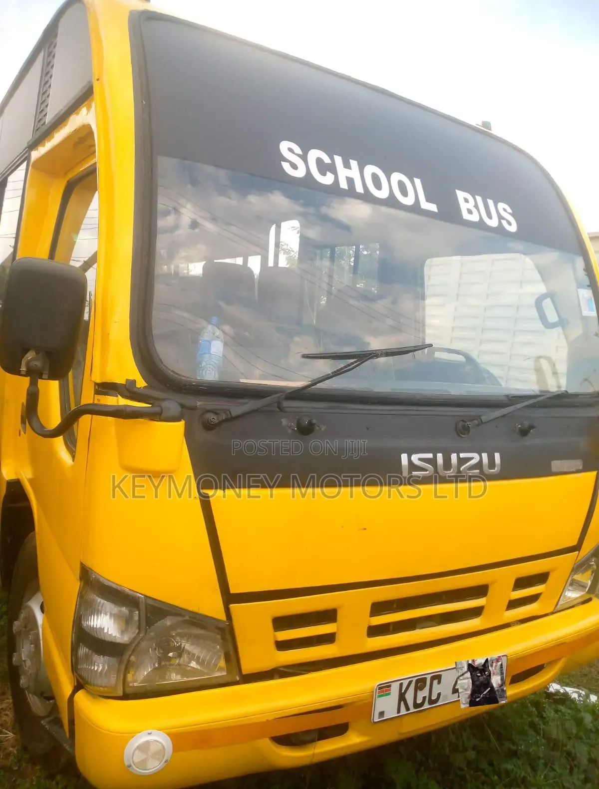 Isuzu NQR 2014 Yellow