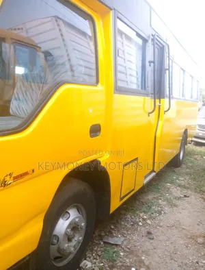 Isuzu NQR 2014 Yellow