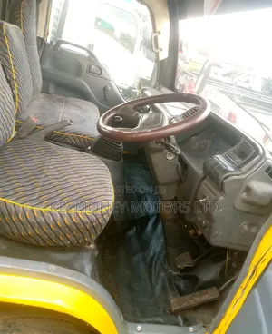 Isuzu NQR 2014 Yellow