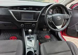 Toyota Auris 2014 Red