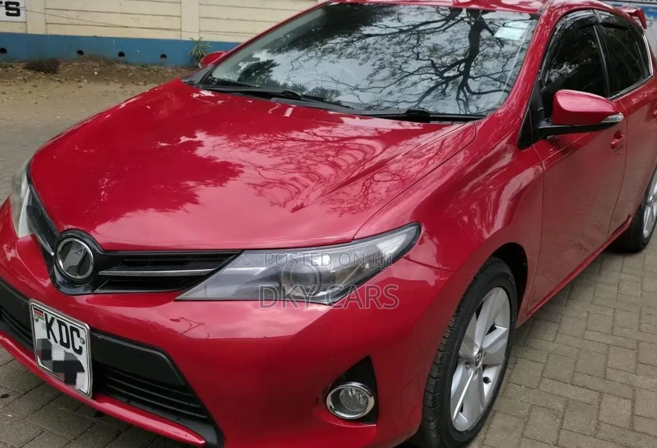 Toyota Auris 2014 Red