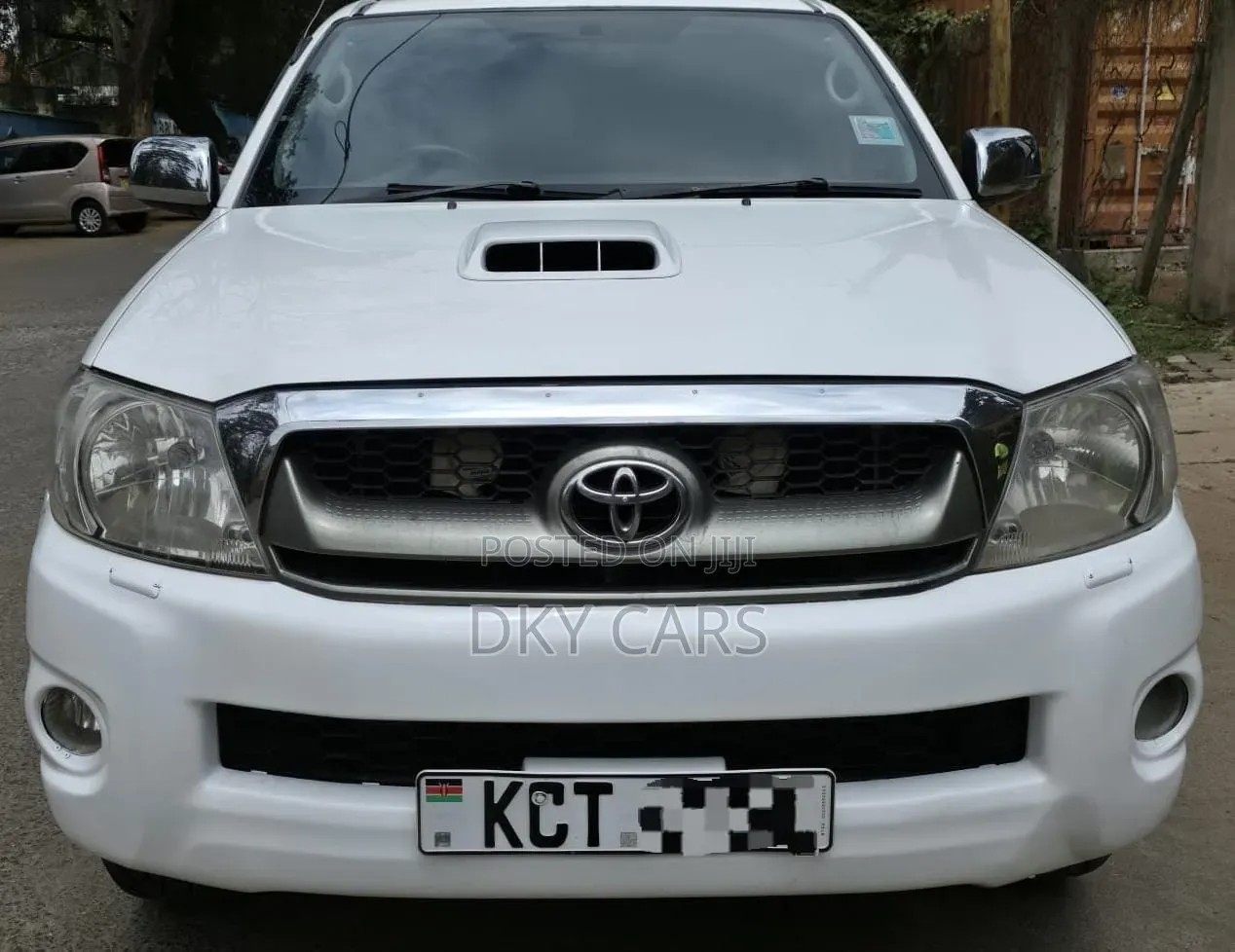 Toyota Hilux 2012 White