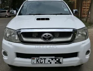 Toyota Hilux 2012 White