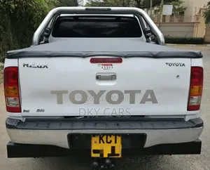 Toyota Hilux 2012 White