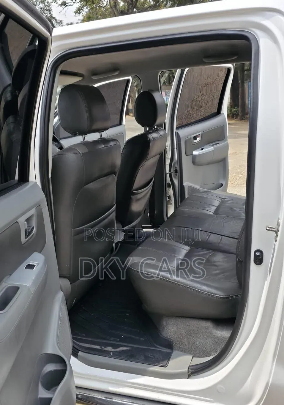 Toyota Hilux 2012 White