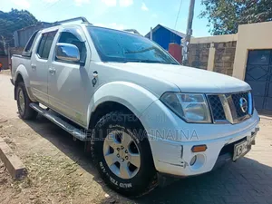 Nissan Navara 2011 White