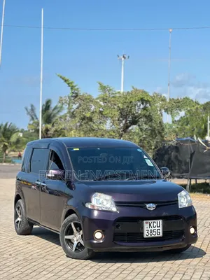 Toyota Sienta 2012 Maroon
