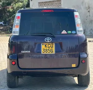 Toyota Sienta 2012 Maroon