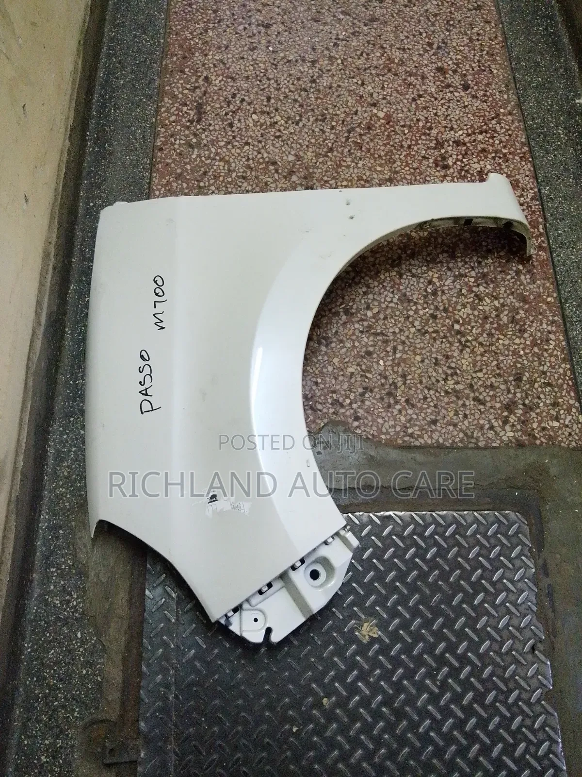 Toyota Passo M710 Fender