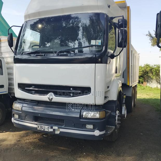 Renault Tipper Lorry - main view