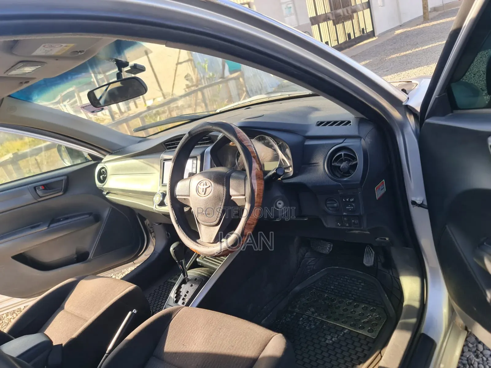 Toyota Corolla Fielder 2018 Silver