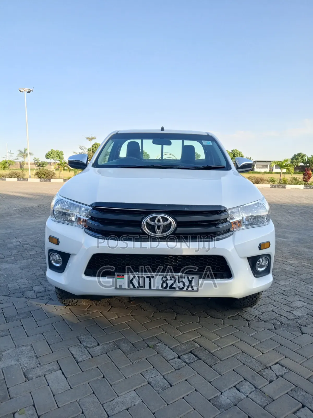 Toyota Hilux 2025 White