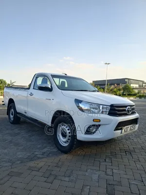 Toyota Hilux 2025 White