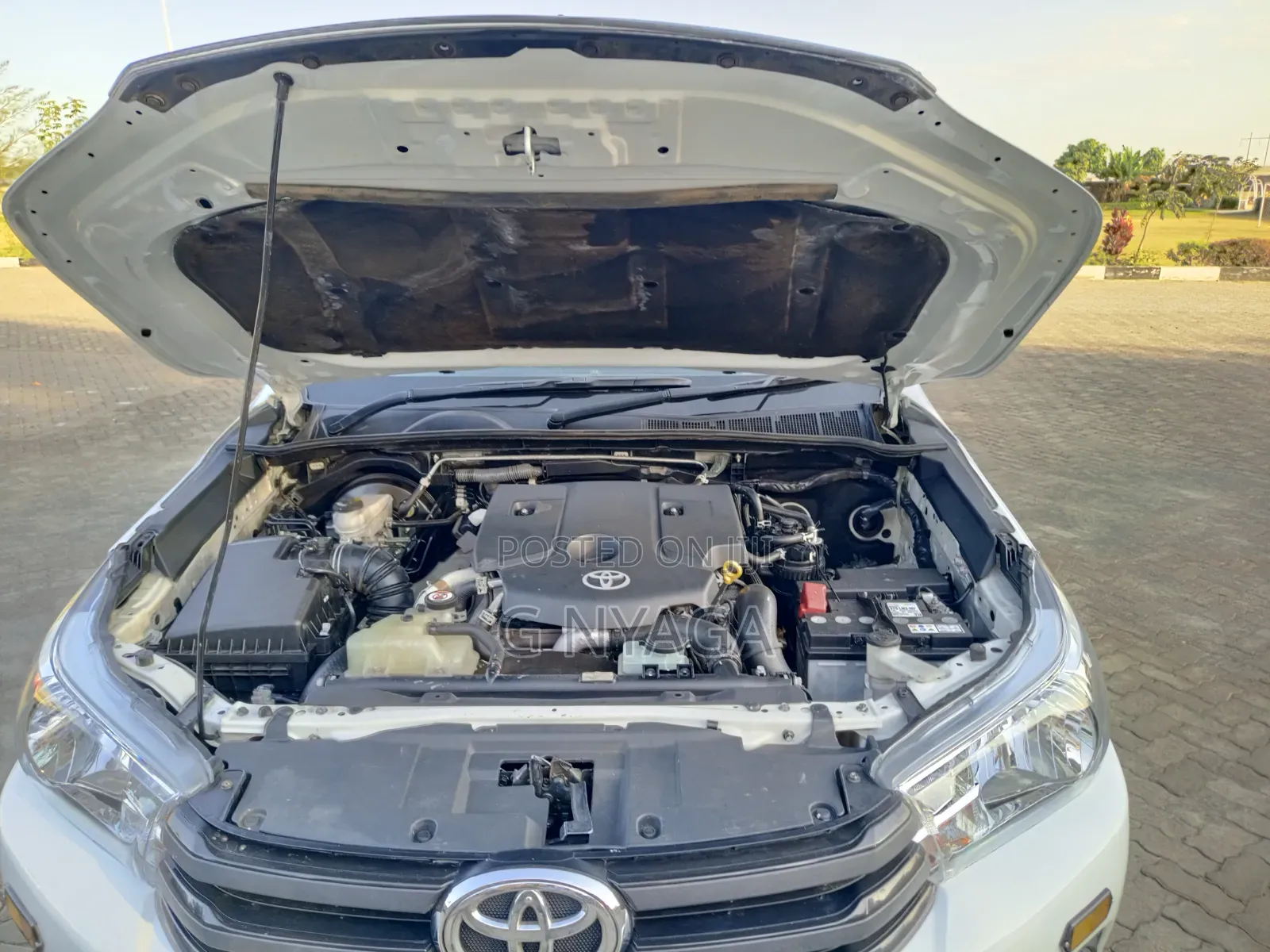Toyota Hilux 2025 White