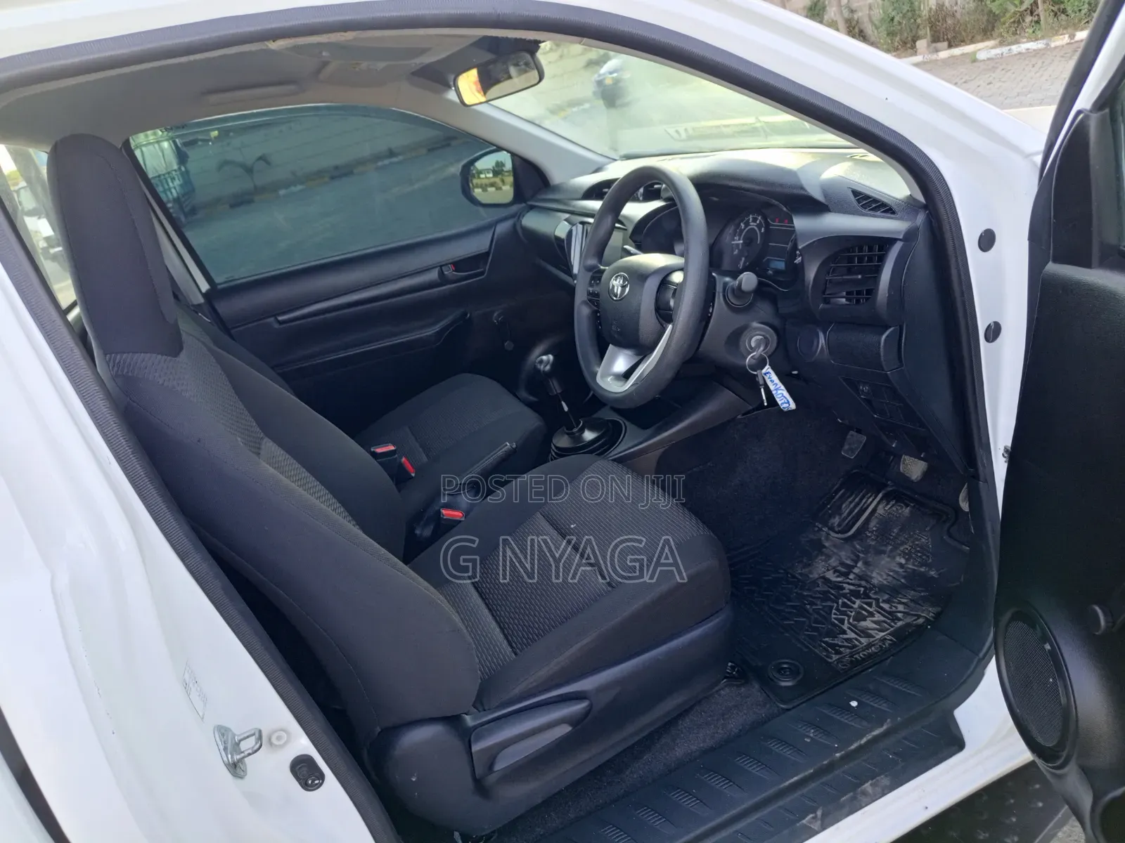 Toyota Hilux 2025 White