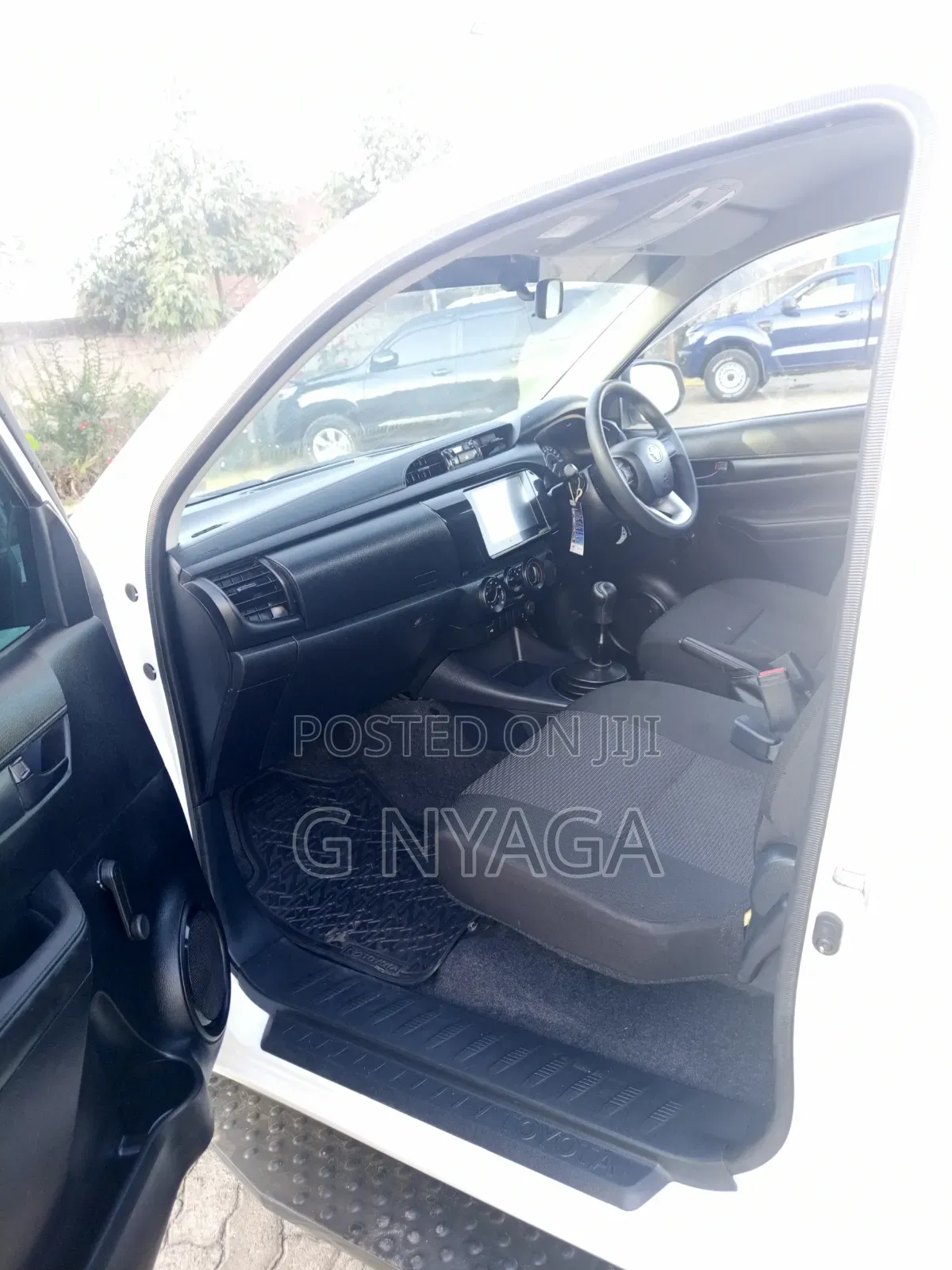 Toyota Hilux 2025 White