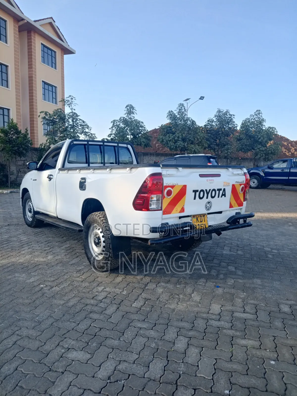 Toyota Hilux 2025 White