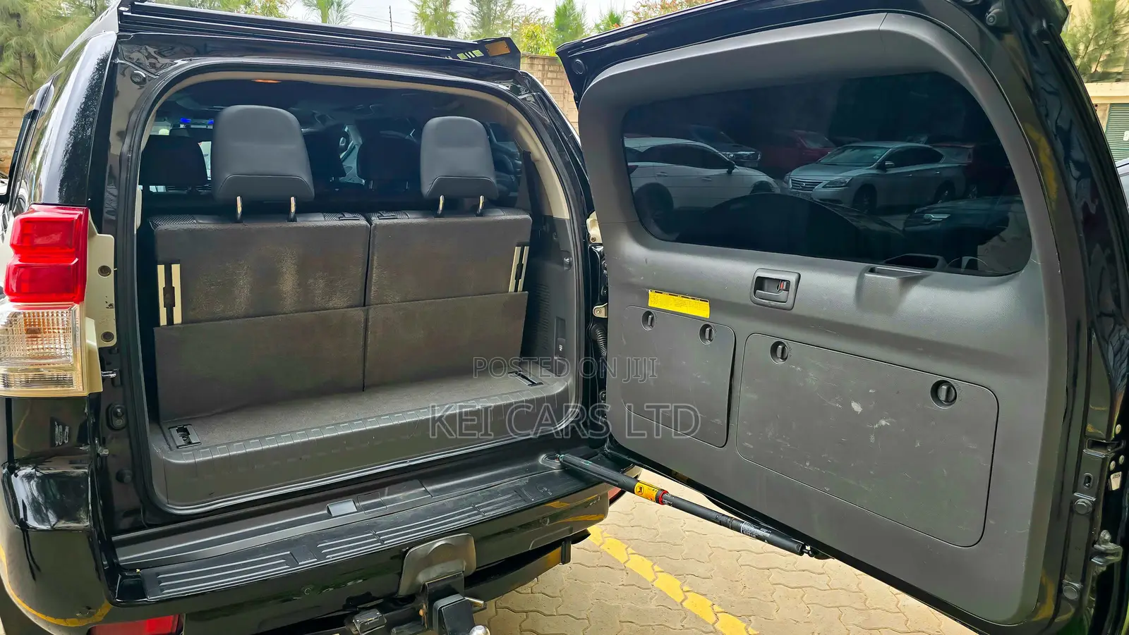 Toyota Land Cruiser Prado KAKADU 2012 Black