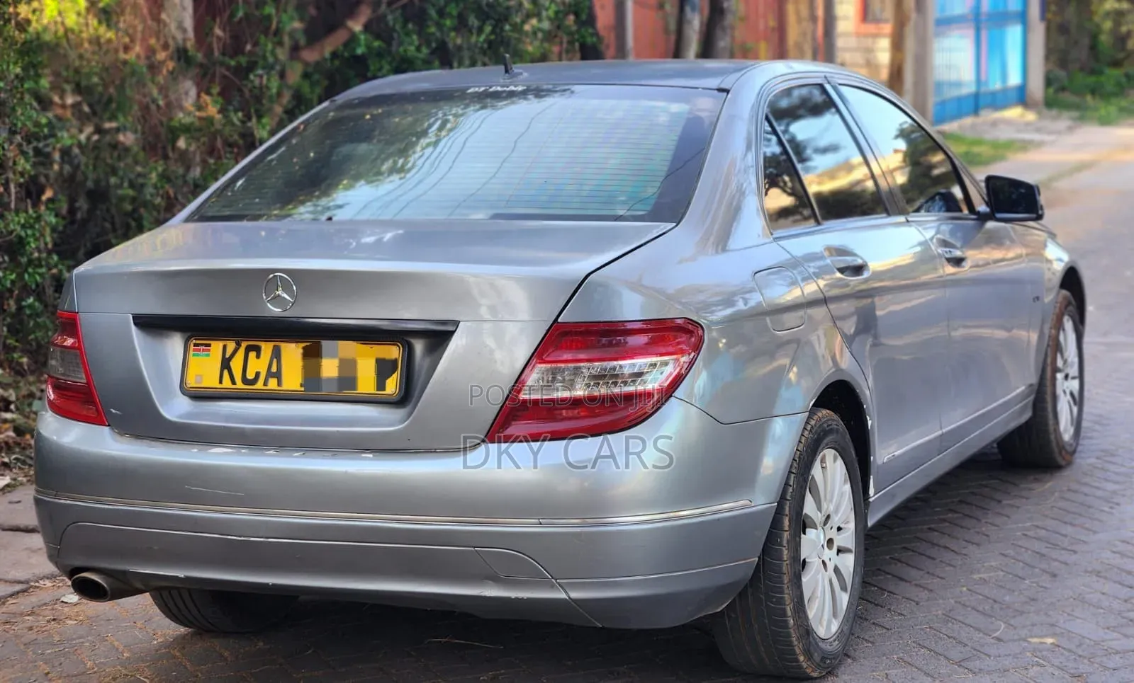Mercedes-Benz C200 2010 Gray