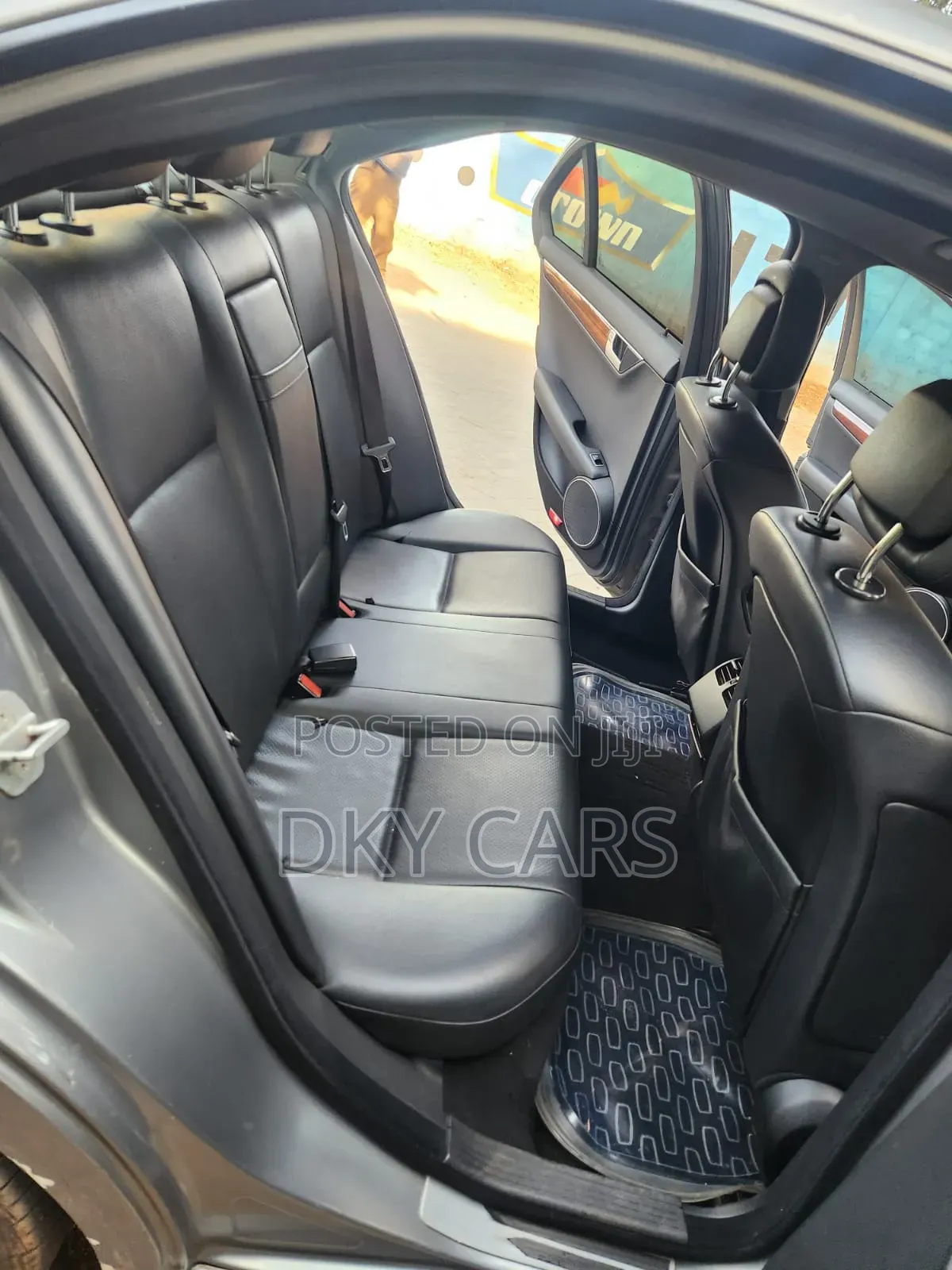 Mercedes-Benz C200 2010 Gray