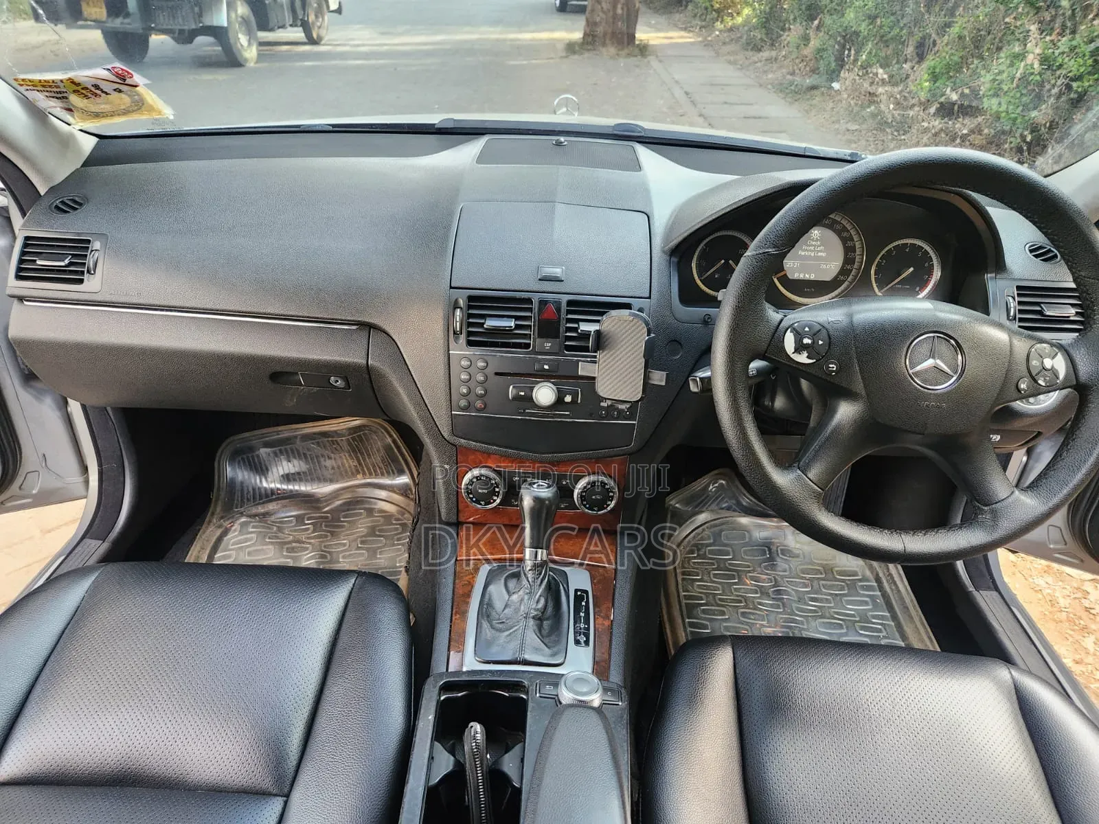Mercedes-Benz C200 2010 Gray