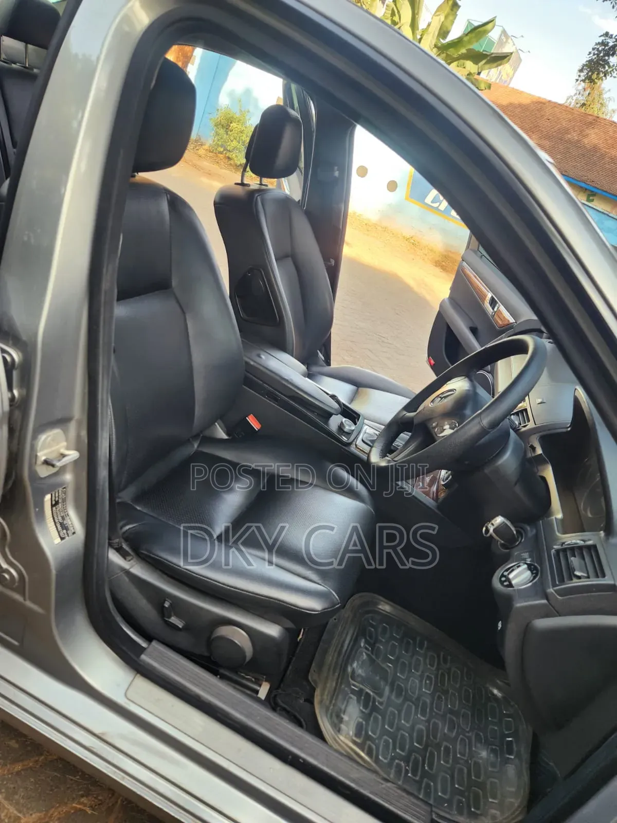 Mercedes-Benz C200 2010 Gray