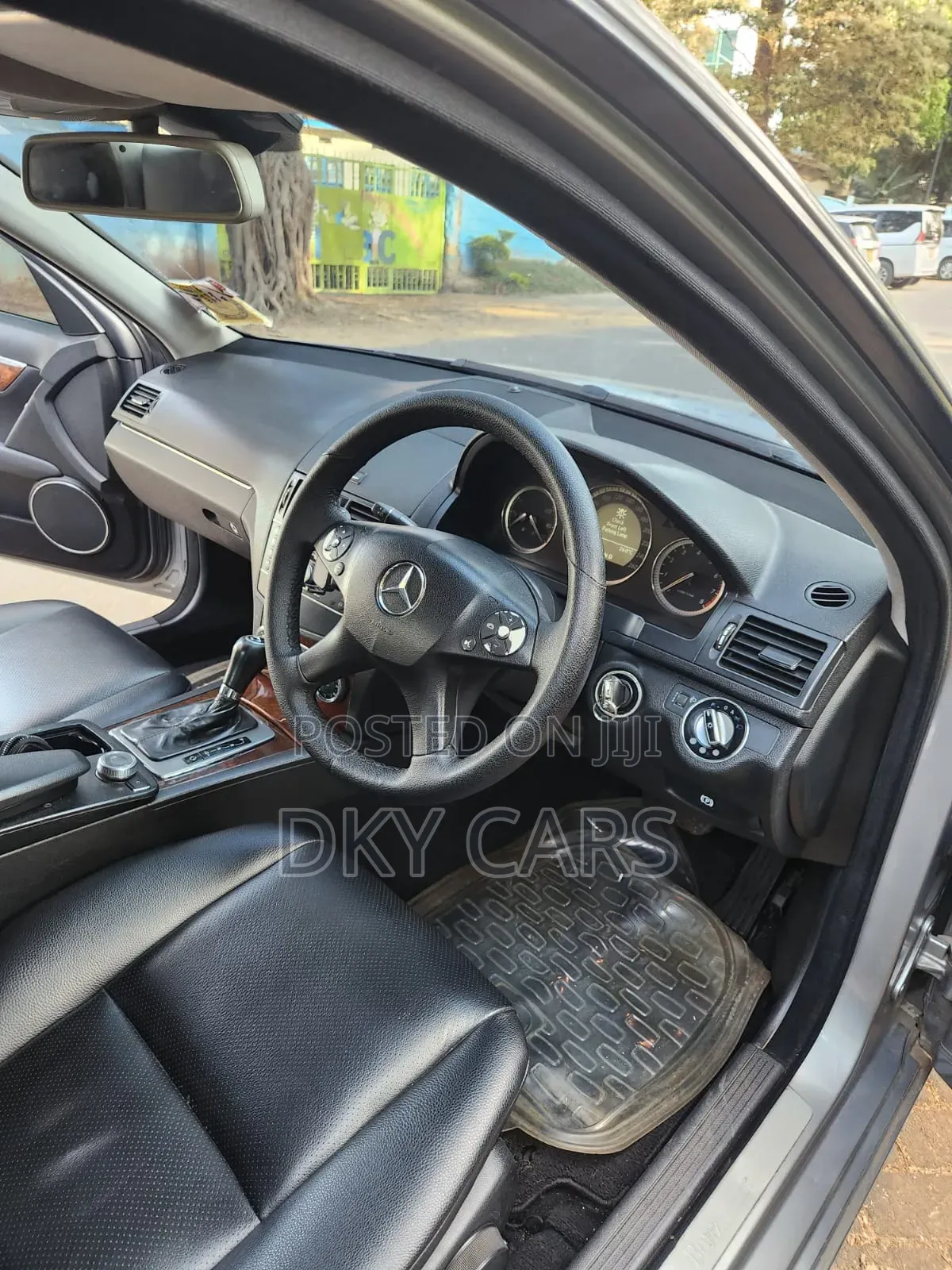 Mercedes-Benz C200 2010 Gray