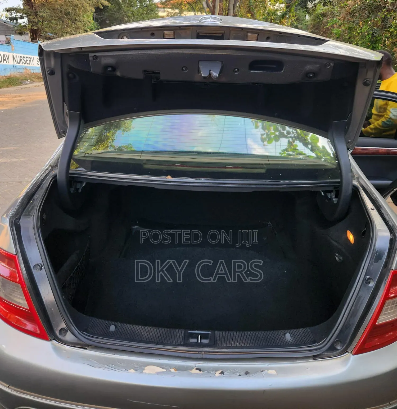 Mercedes-Benz C200 2010 Gray
