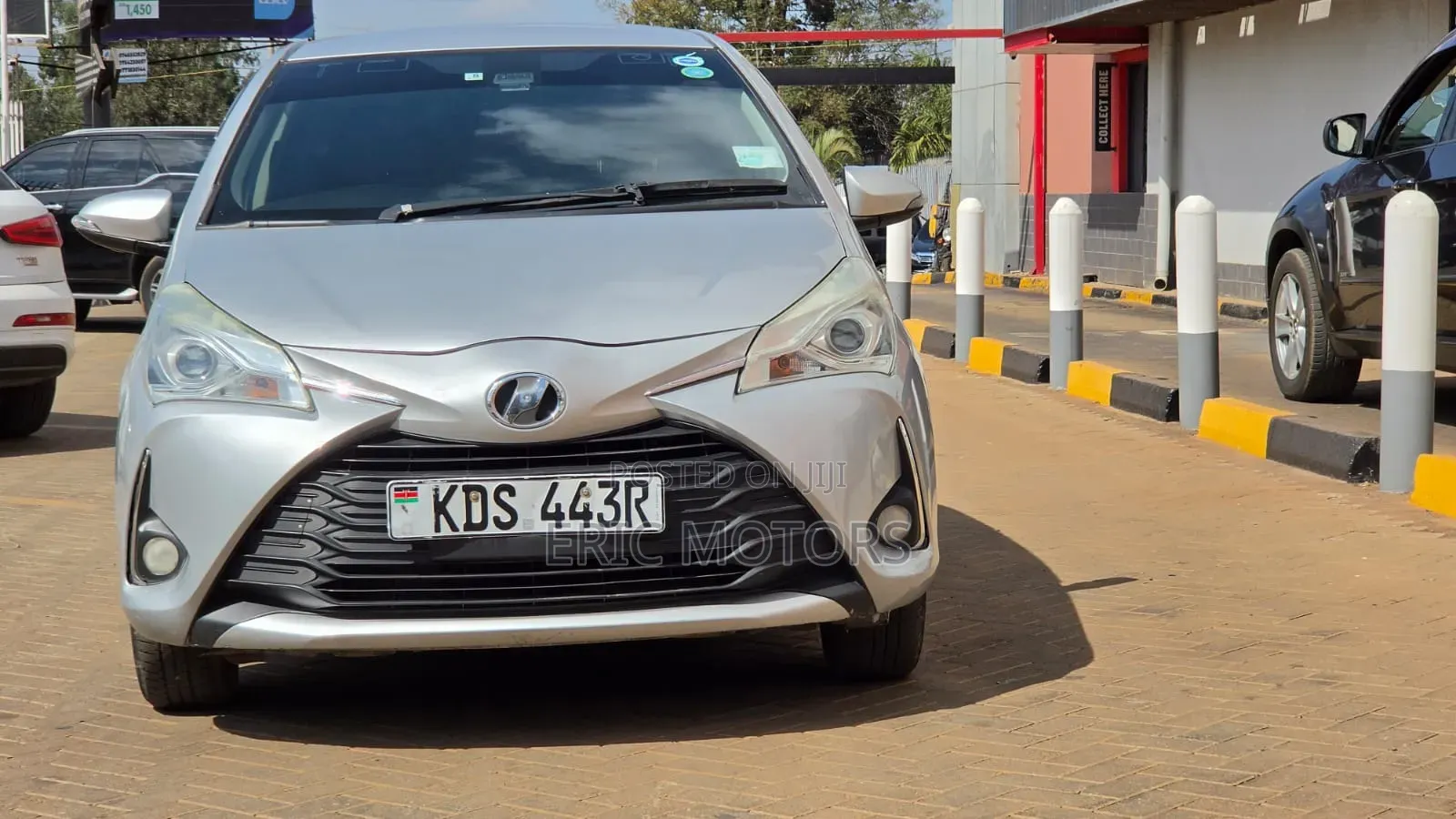 Toyota Vitz 2017 Silver