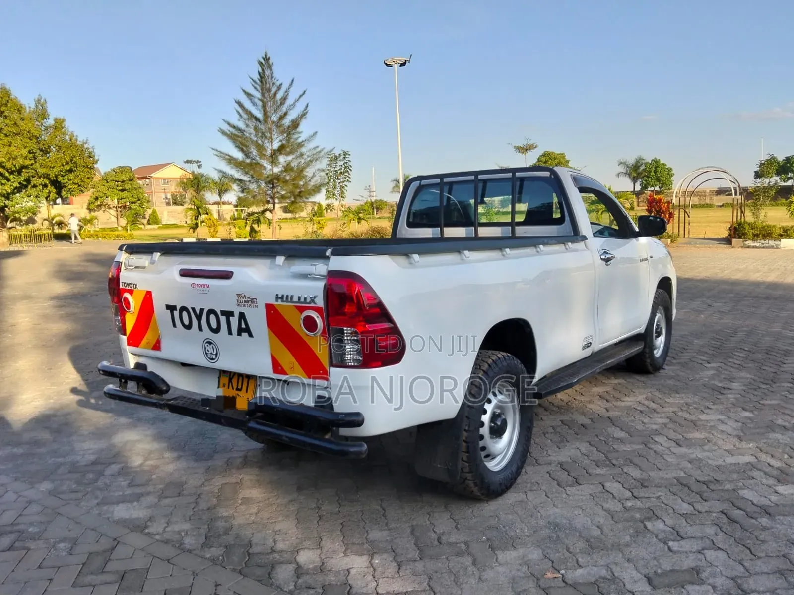 Toyota Hilux 2025 White
