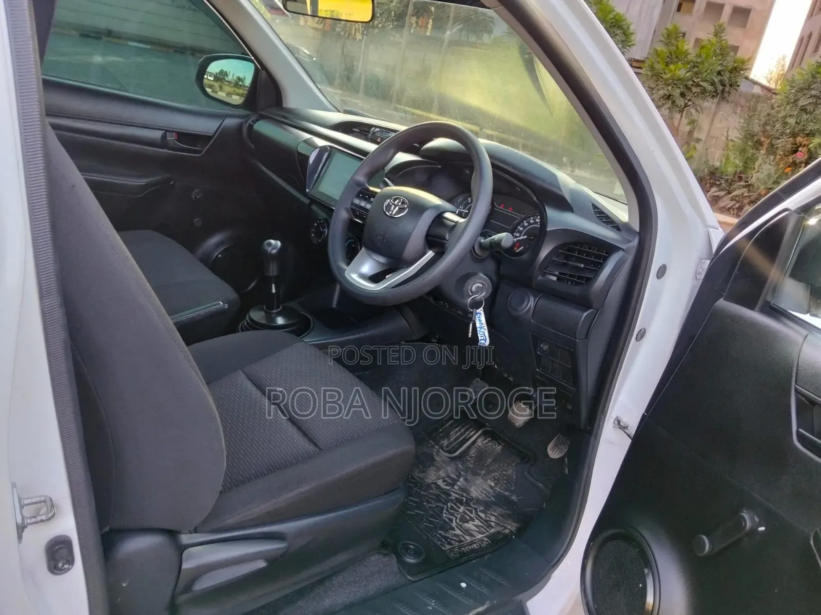 Toyota Hilux 2025 White