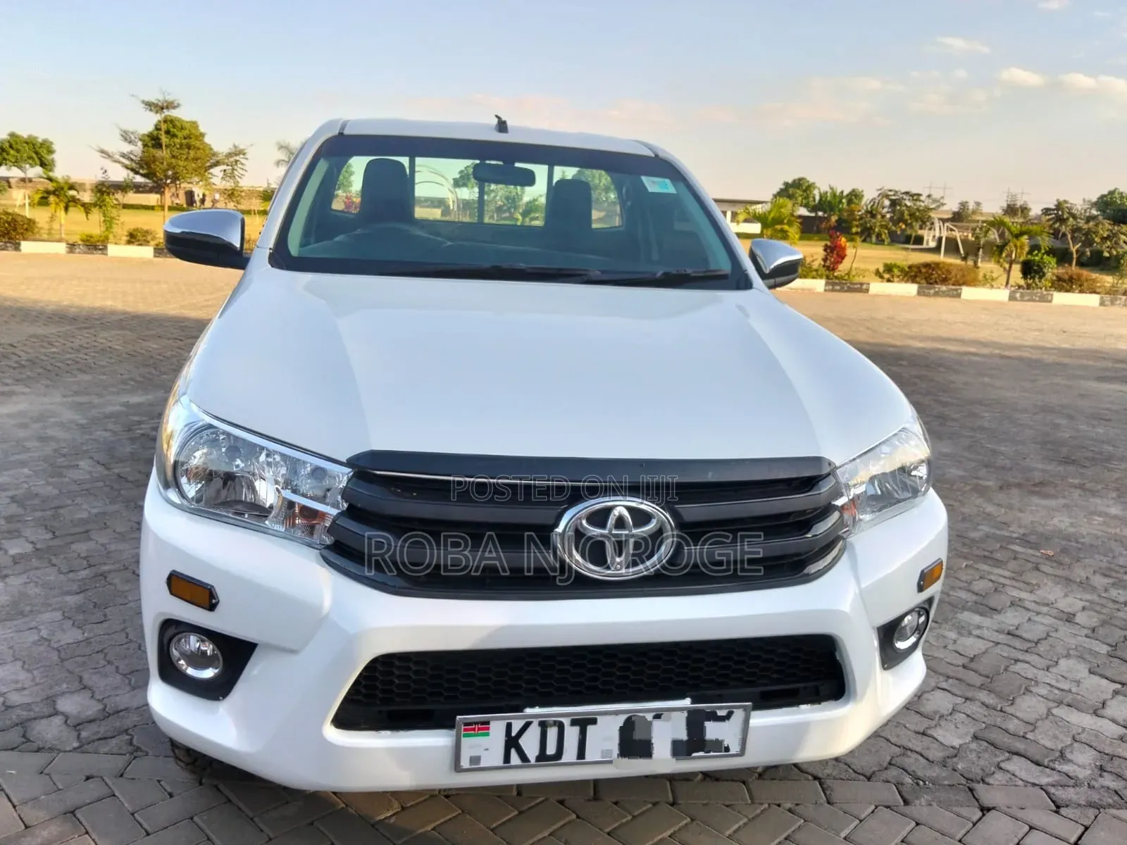 Toyota Hilux 2025 White