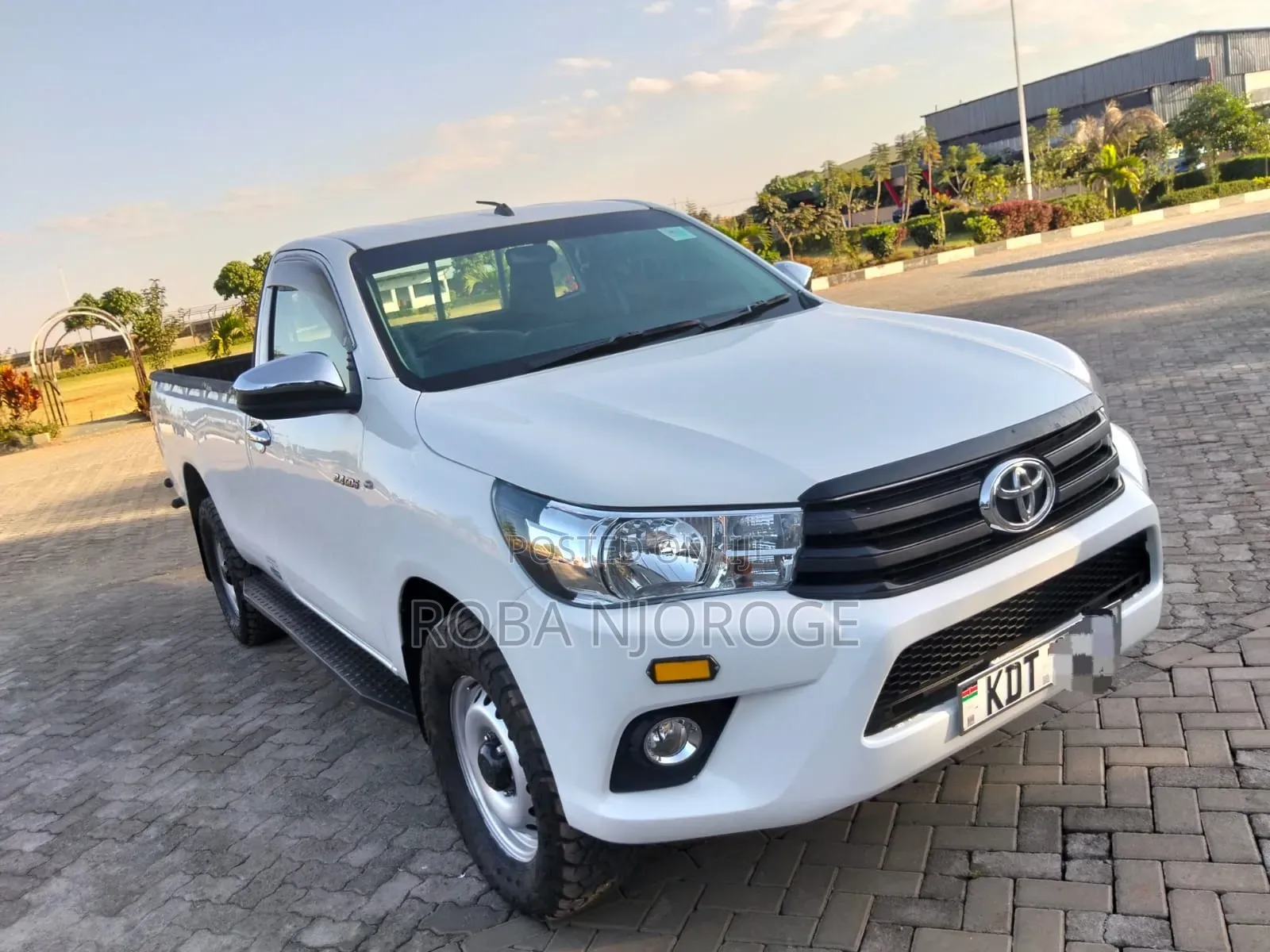 Toyota Hilux 2025 White