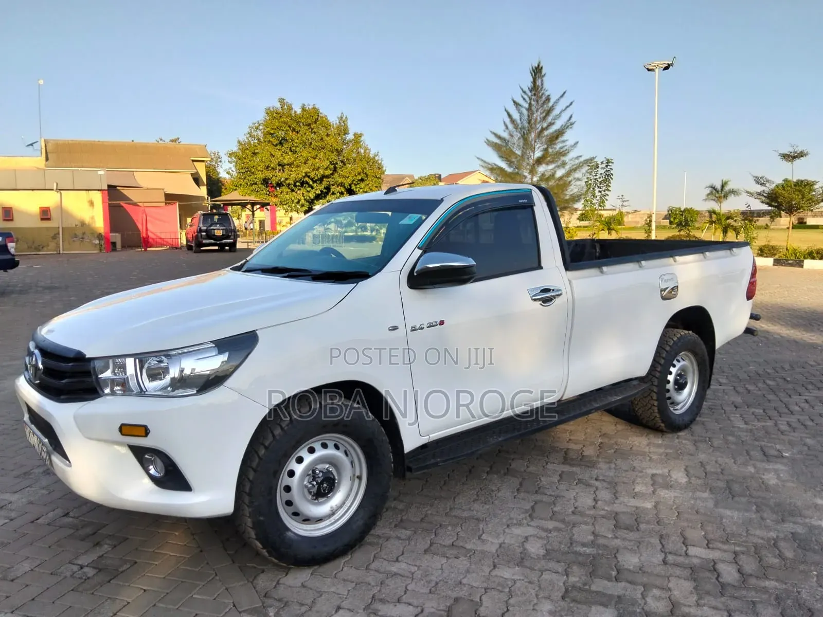 Toyota Hilux 2025 White