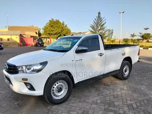 Toyota Hilux 2025 White