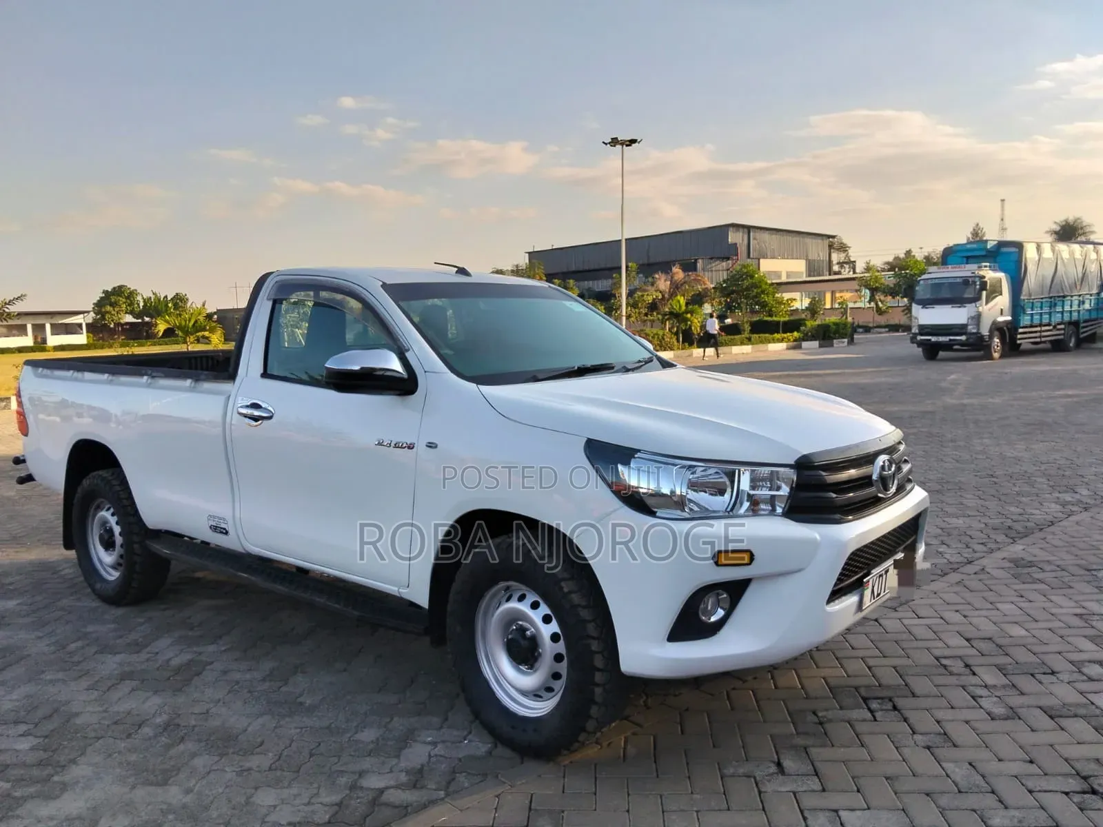 Toyota Hilux 2025 White