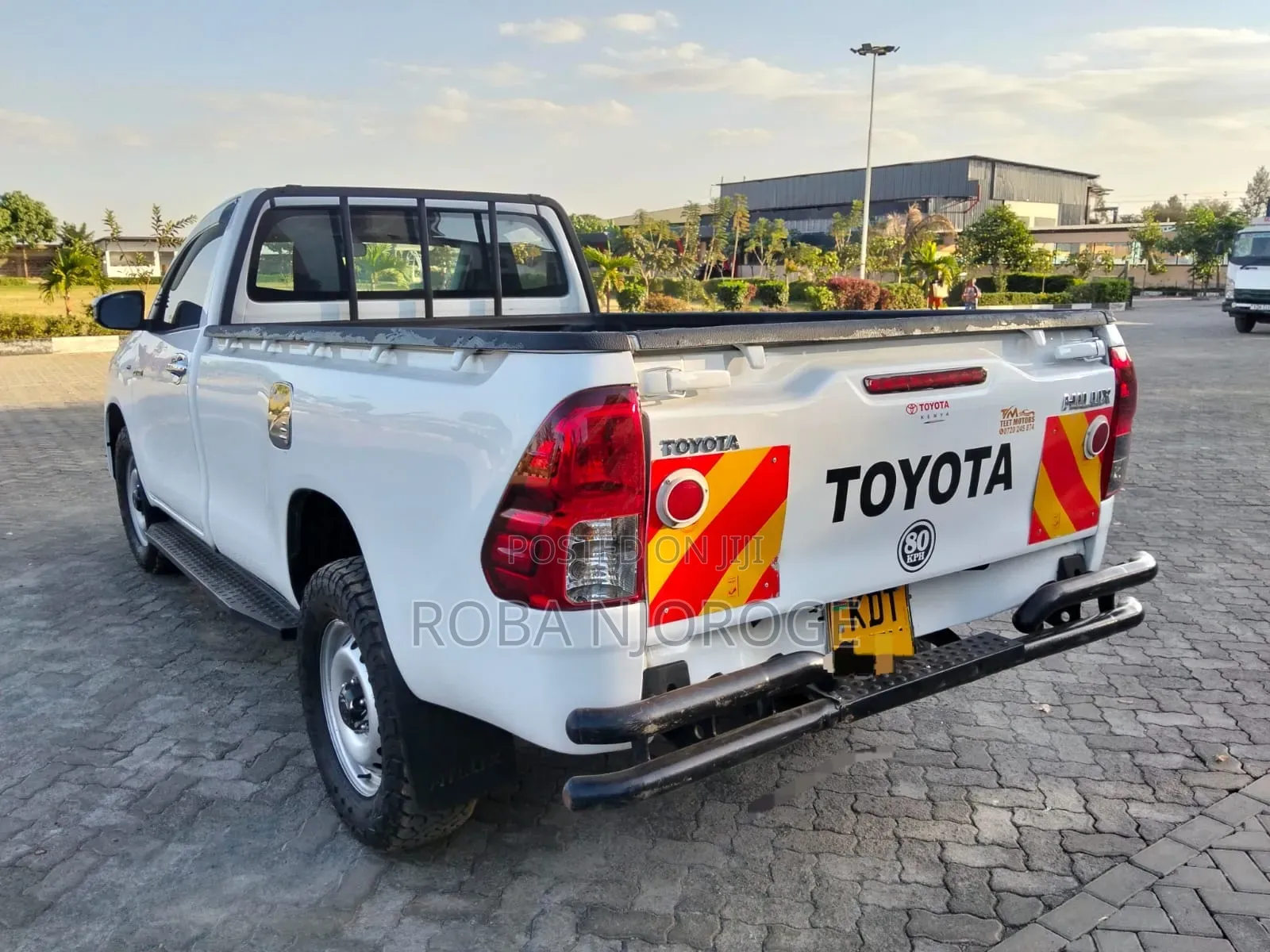 Toyota Hilux 2025 White