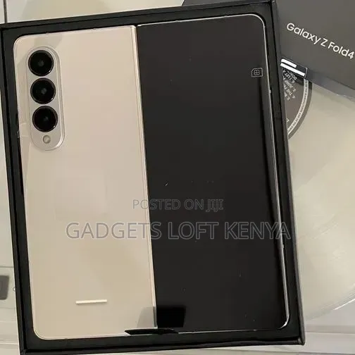 New Samsung Galaxy Z Fold4 256 GB Gold