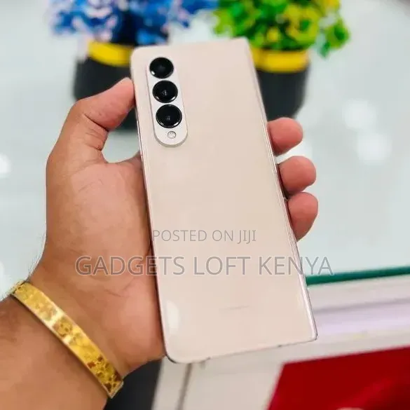 New Samsung Galaxy Z Fold4 256 GB Gold