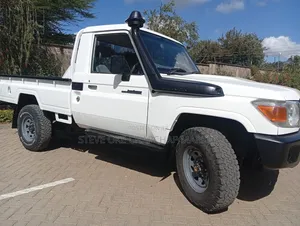 Toyota Land Cruiser 79 Series 2021 Off white