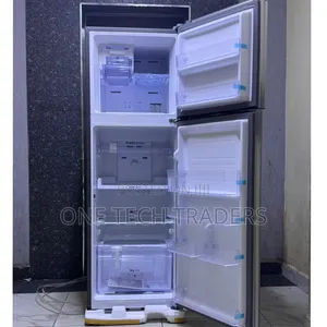 Samsung 256L Double Door Fridge With a Coolpack and No Frost