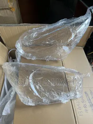 Lens Mazda Demio