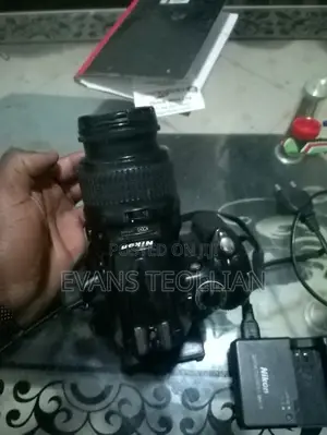 Nikon D5000 DSLR Camera + 18-55mm Lens – Clean Fully Functional