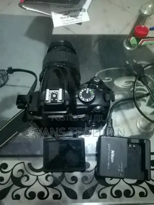 Nikon D5000 DSLR Camera + 18-55mm Lens – Clean Fully Functional