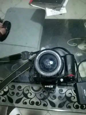 Nikon D5000 DSLR Camera + 18-55mm Lens – Clean Fully Functional